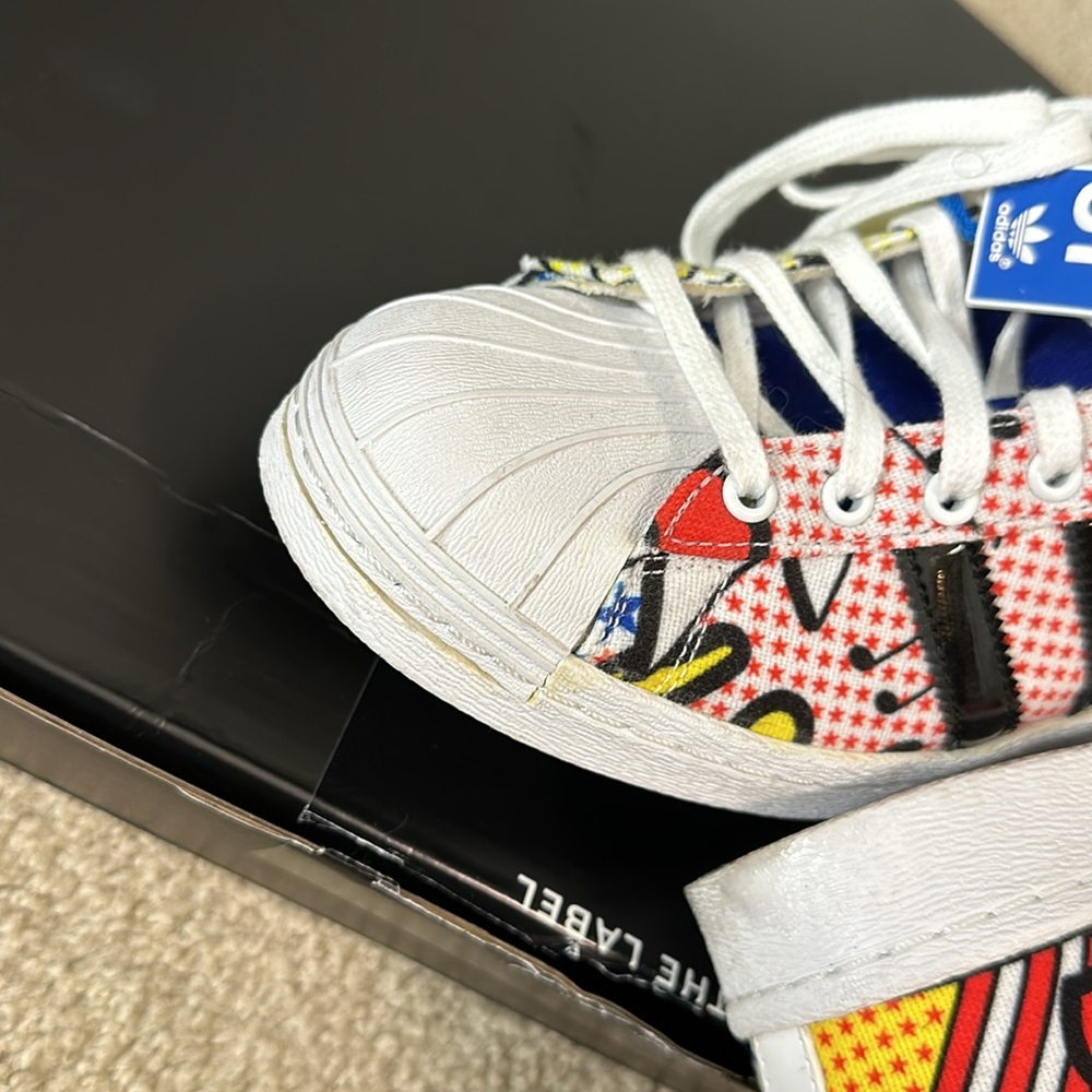 adidas Originals Multicolor Comic Print Sneakers in White and Blue - Picture 5 of 10